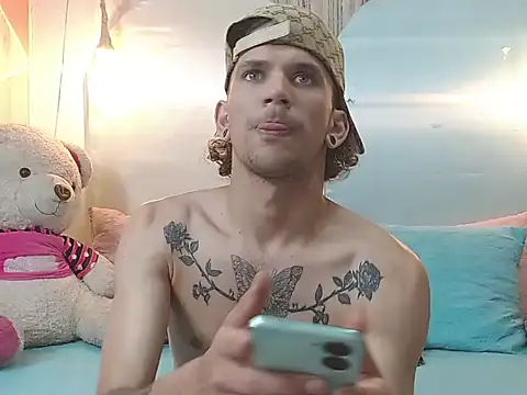 Snapshot of tylor_boy chatting on November 26, 2025, 5:58 pm tylor boy online show from November 26, 2025, 5:58 pm