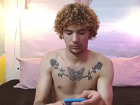 Snapshot of tylor_boy chatting on December 1, 2025, 4:17 am tylor boy online show from December 1, 2025, 4:17 am