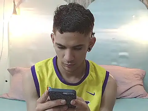 tylor boy online show from December 5, 2025, 8:49 pm