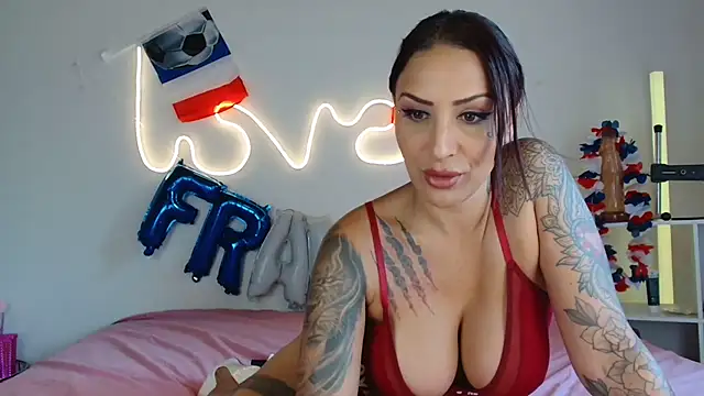 Snapshot of JuliaVegaOff chatting on June 29, 2026, 11:21 am JuliaVegaOff online show from June 29, 2026, 11:21 am