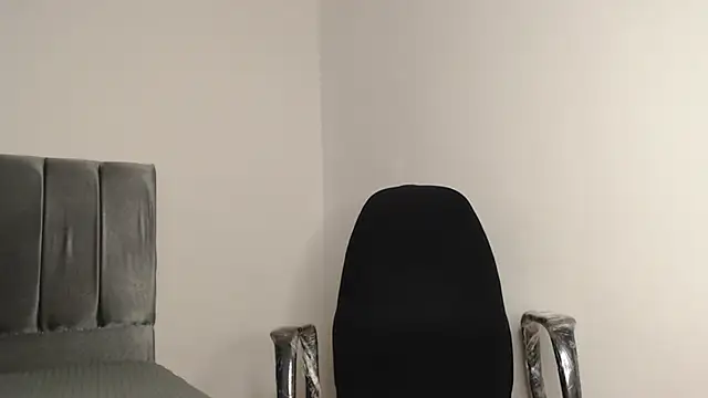 alex-lover online show from October 5, 2025, 1:26 am