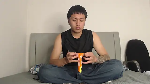 alex-lover online show from February 14, 2026, 3:25 am