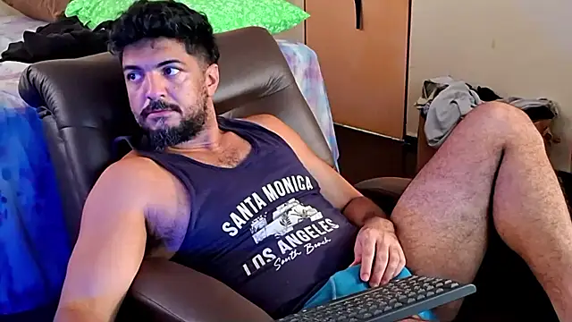 Snapshot of LUH133 chatting on February 4, 2026, 4:46 pm LUH133 online show from February 4, 2026, 4:46 pm