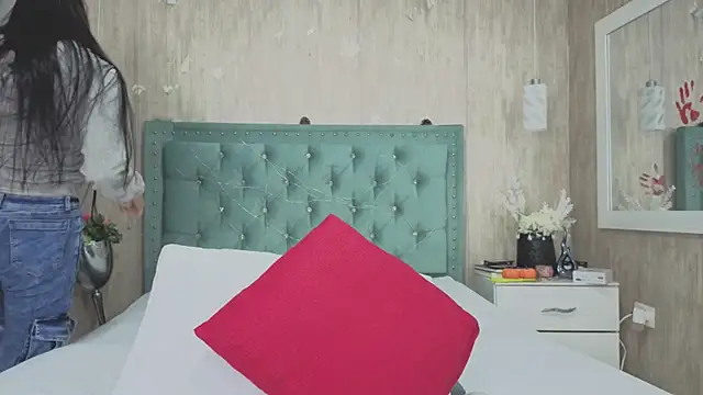 Marcelaa fox online show from November 4, 2025, 7:35 pm