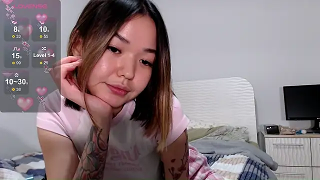 Snapshot of osaka_nia chatting on October 4, 2025, 4:05 pm osaka nia online show from October 4, 2025, 4:05 pm