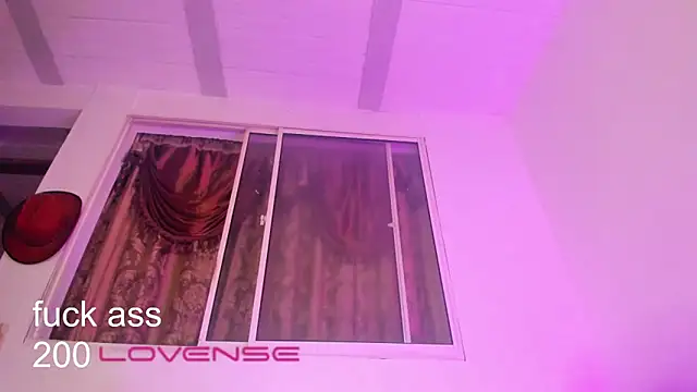 melissa hot22 online show from December 2, 2025, 8:04 pm