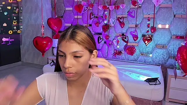 LunaAridi online show from February 5, 2026, 9:41 pm