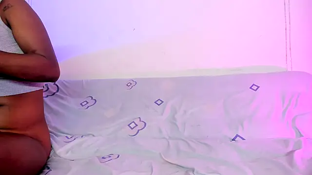 Snapshot of LoveBirds__1 chatting on October 12, 2025, 9:03 pm LoveBirds 1 online show from October 12, 2025, 9:03 pm