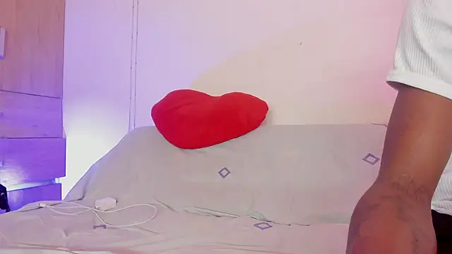 Snapshot of LoveBirds__1 chatting on November 2, 2025, 10:56 pm LoveBirds 1 online show from November 2, 2025, 10:56 pm