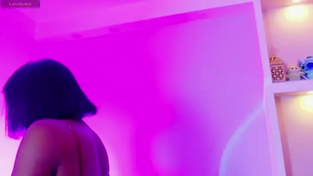 CamiEstrada online show from October 24, 2025, 1:29 pm