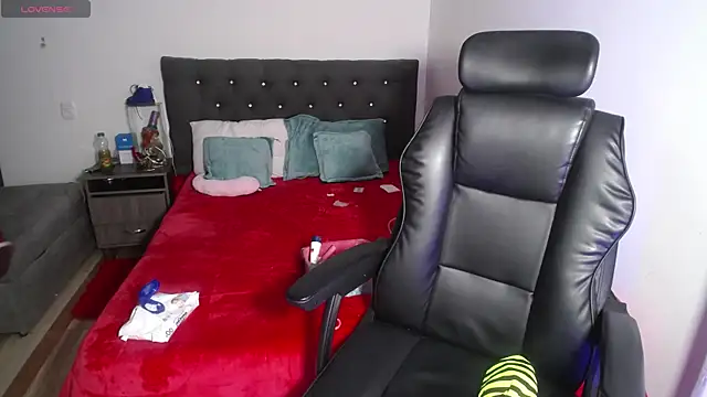 Snapshot of girl_naugthy chatting on October 19, 2025, 1:39 am girl naugthy online show from October 19, 2025, 1:39 am