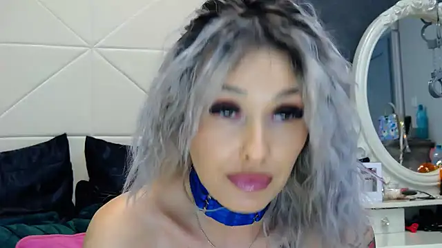 IssaSmith online show from January 7, 2025, 11:26 am