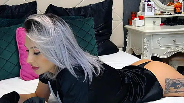 IssaSmith online show from January 16, 2025, 2:41 pm