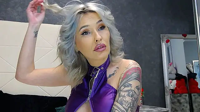 Snapshot of IssaSmith chatting on February 11, 2026, 4:56 pm IssaSmith online show from February 11, 2026, 4:56 pm