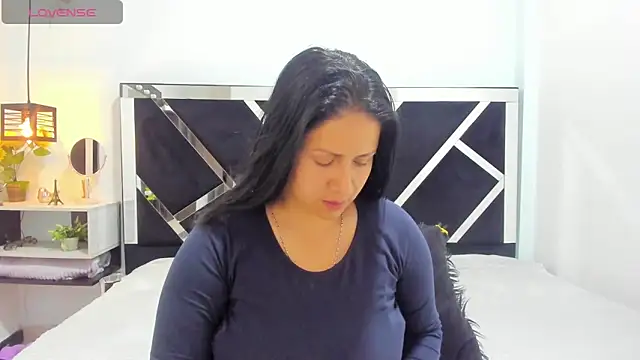 Ambber moon online show from October 6, 2025, 10:18 pm