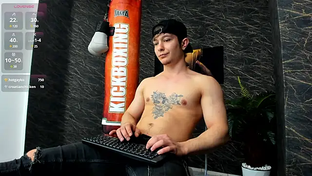 leonardsmith01 online show from January 16, 2025, 11:48 pm