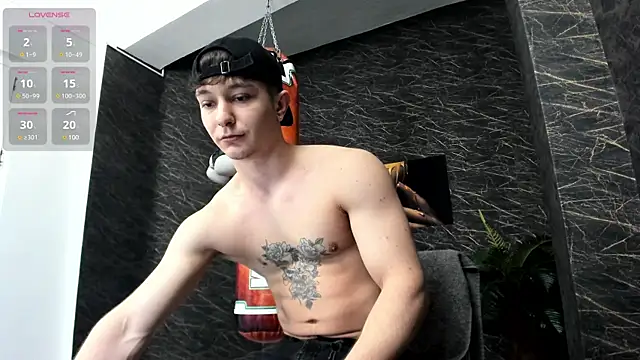 leonardsmith01 online show from January 28, 2025, 8:36 pm