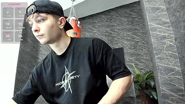 leonardsmith01 online show from January 30, 2025, 8:42 pm