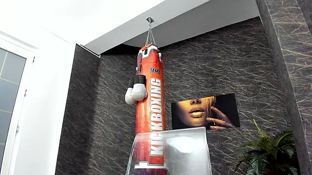 leonardsmith01 online show from February 10, 2025, 8:42 pm