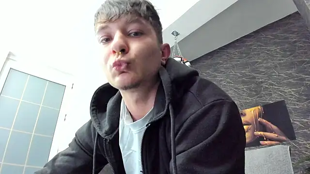 leonardsmith01 online show from February 20, 2025, 8:36 pm