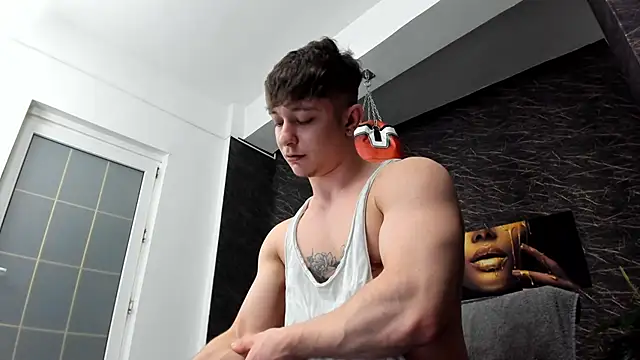 leonardsmith01 online show from February 27, 2025, 9:04 pm