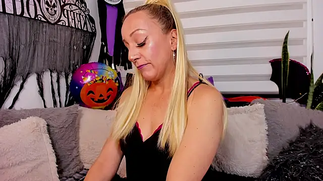 Snapshot of Sammykatt chatting on October 29, 2025, 3:58 pm Sammykatt online show from October 29, 2025, 3:58 pm