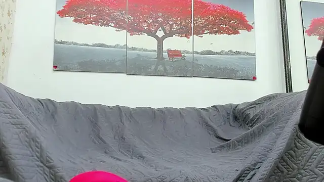 kira mz online show from March 13, 2025, 11:51 am