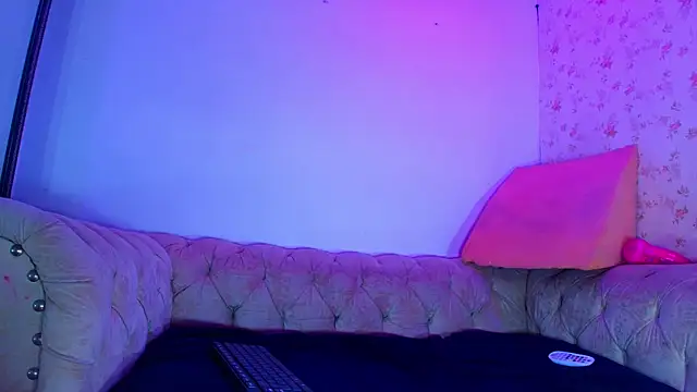 kira mz online show from September 23, 2025, 11:57 am