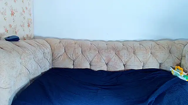 kira mz online show from September 24, 2025, 12:08 pm