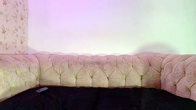 kira mz online show from October 10, 2025, 12:04 pm