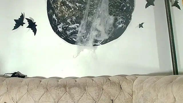 kira mz online show from October 28, 2025, 11:58 am