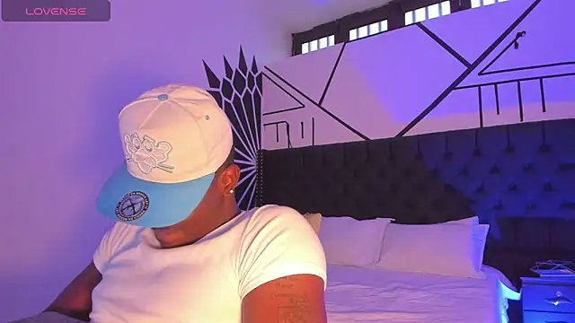 Snapshot of EthanTravis_ chatting on January 27, 2025, 11:32 am EthanTravis  online show from January 27, 2025, 11:32 am