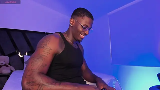 Snapshot of EthanTravis_ chatting on March 3, 2025, 11:03 pm EthanTravis  online show from March 3, 2025, 11:03 pm