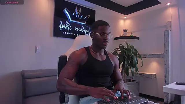 Snapshot of EthanTravis_ chatting on March 5, 2025, 6:23 pm EthanTravis  online show from March 5, 2025, 6:23 pm