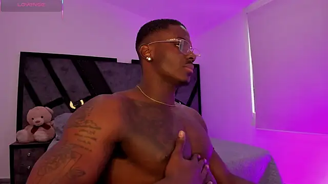 Snapshot of EthanTravis_ chatting on March 5, 2025, 9:26 pm EthanTravis  online show from March 5, 2025, 9:26 pm