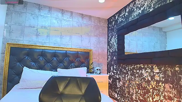 Snapshot of EthanTravis_ chatting on March 13, 2025, 11:16 pm EthanTravis  online show from March 13, 2025, 11:16 pm