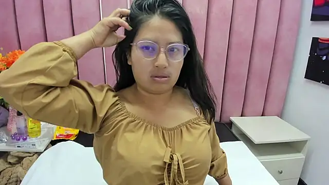 Miaa Smiith  online show from October 12, 2025, 3:05 am