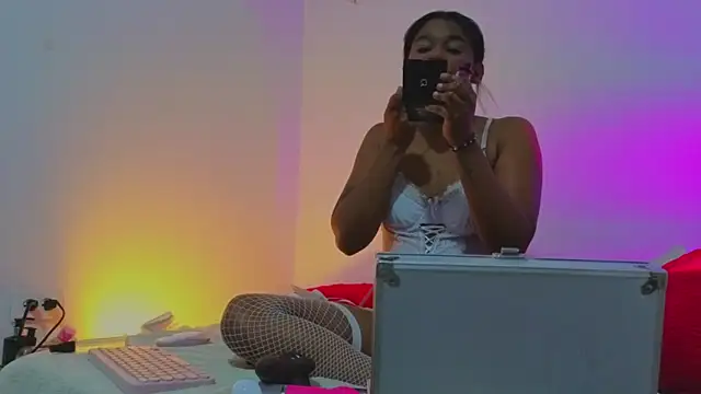 Snapshot of ChannelCox1 chatting on November 8, 2025, 7:19 am ChannelCox1 online show from November 8, 2025, 7:19 am