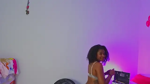 Snapshot of ChannelCox1 chatting on November 15, 2025, 7:38 am ChannelCox1 online show from November 15, 2025, 7:38 am