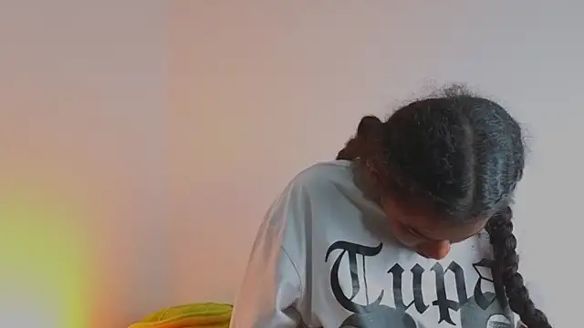 Snapshot of ChannelCox1 chatting on December 17, 2025, 7:58 am ChannelCox1 online show from December 17, 2025, 7:58 am