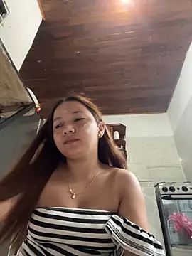 queen angelique online show from November 5, 2025, 8:53 pm