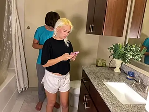 girlfriendmissy online show from April 4, 2026, 12:09 am