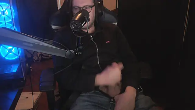 chicostick413 online show from November 10, 2025, 5:56 pm