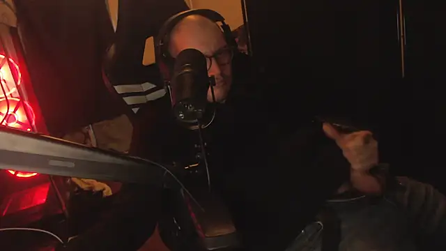 chicostick413 online show from November 29, 2025, 8:01 pm