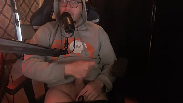 chicostick413 online show from April 10, 2026, 11:37 am