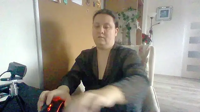 Snapshot of ReifeVenna chatting on December 15, 2024, 10:18 am ReifeVenna online show from December 15, 2024, 10:18 am