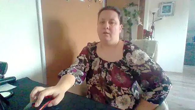 Snapshot of ReifeVenna chatting on December 19, 2024, 8:02 am ReifeVenna online show from December 19, 2024, 8:02 am