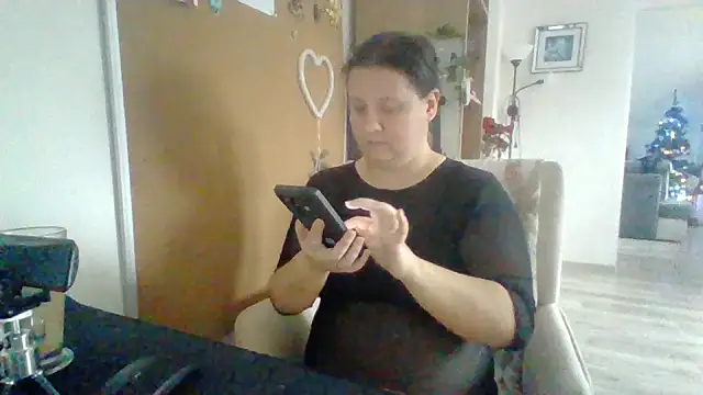 Snapshot of ReifeVenna chatting on December 23, 2024, 10:53 am ReifeVenna online show from December 23, 2024, 10:53 am