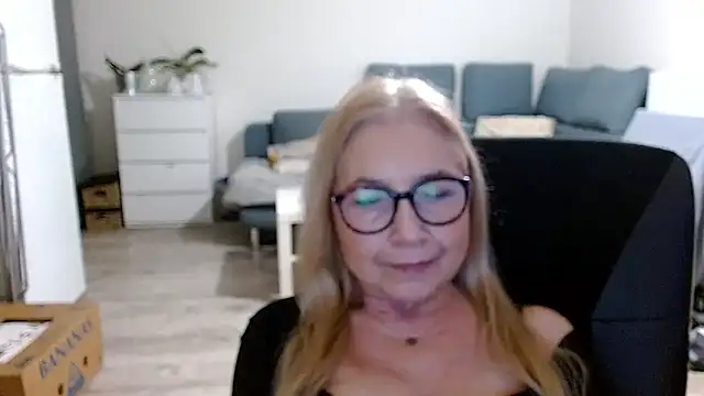Snapshot of sofia_xkiss chatting on December 17, 2024, 10:55 am sofia xkiss online show from December 17, 2024, 10:55 am