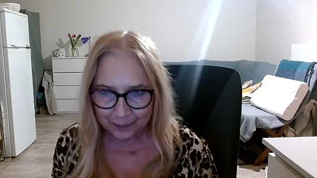 Snapshot of sofia_xkiss chatting on March 8, 2025, 5:43 pm sofia xkiss online show from March 8, 2025, 5:43 pm